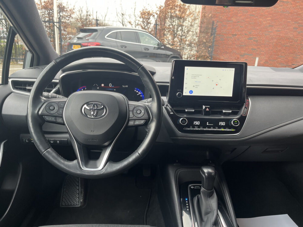 Toyota Corolla 1.8 Hybrid Dynamic // FULL LED // HALF LEDER // ADAPT. CRUISE // KEYLESS // CAMERA // STOELVERWARMING // CARPLAY // 16