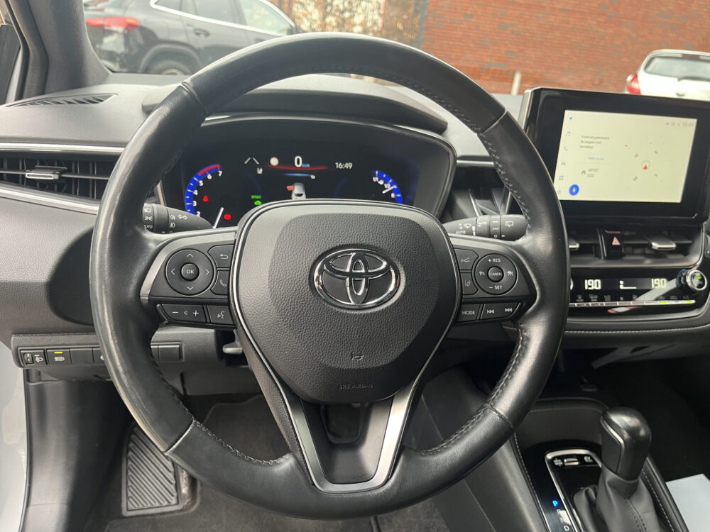Toyota Corolla 1.8 Hybrid Dynamic // FULL LED // HALF LEDER // ADAPT. CRUISE // KEYLESS // CAMERA // STOELVERWARMING // CARPLAY // 17