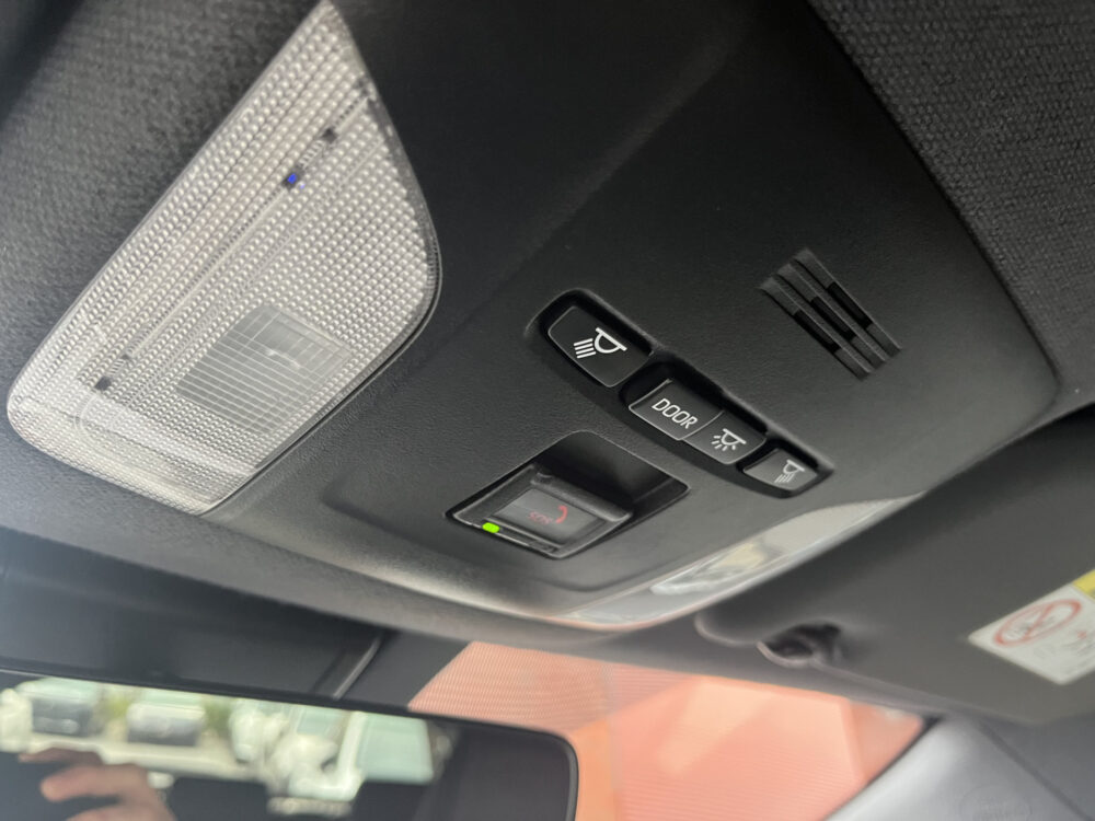 Toyota Corolla 1.8 Hybrid Dynamic // FULL LED // HALF LEDER // ADAPT. CRUISE // KEYLESS // CAMERA // STOELVERWARMING // CARPLAY // 19