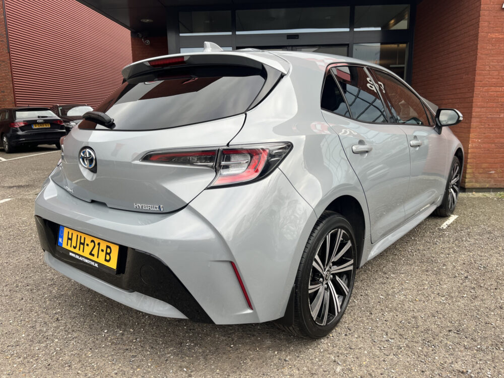Toyota Corolla 1.8 Hybrid Dynamic // FULL LED // HALF LEDER // ADAPT. CRUISE // KEYLESS // CAMERA // STOELVERWARMING // CARPLAY // 2