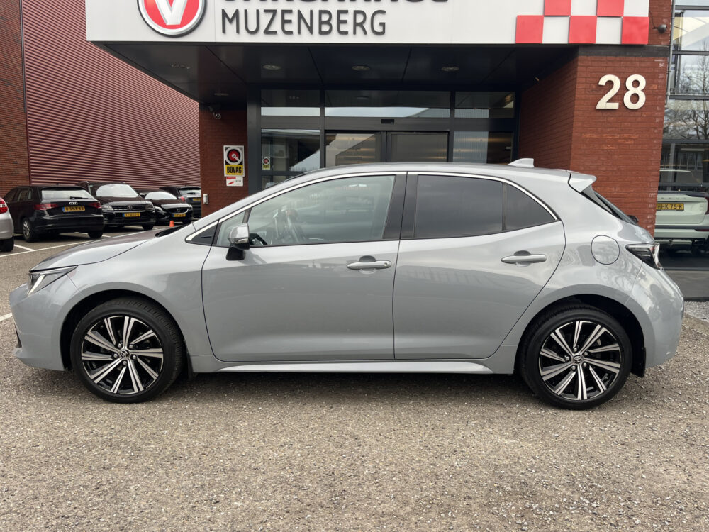 Toyota Corolla 1.8 Hybrid Dynamic // FULL LED // HALF LEDER // ADAPT. CRUISE // KEYLESS // CAMERA // STOELVERWARMING // CARPLAY // 3