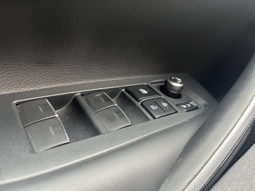 Toyota Corolla 1.8 Hybrid Dynamic // FULL LED // HALF LEDER // ADAPT. CRUISE // KEYLESS // CAMERA // STOELVERWARMING // CARPLAY // 36