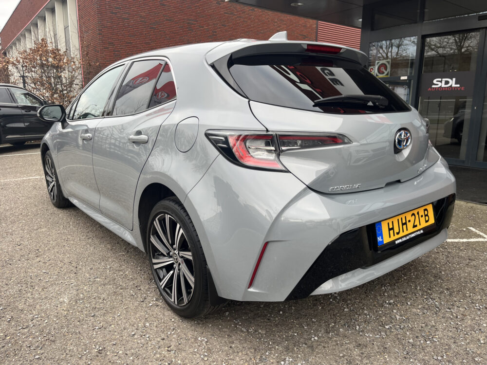 Toyota Corolla 1.8 Hybrid Dynamic // FULL LED // HALF LEDER // ADAPT. CRUISE // KEYLESS // CAMERA // STOELVERWARMING // CARPLAY // 4