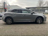 Toyota Corolla 1.8 Hybrid Dynamic // FULL LED // HALF LEDER // ADAPT. CRUISE // KEYLESS // CAMERA // STOELVERWARMING // CARPLAY // 44