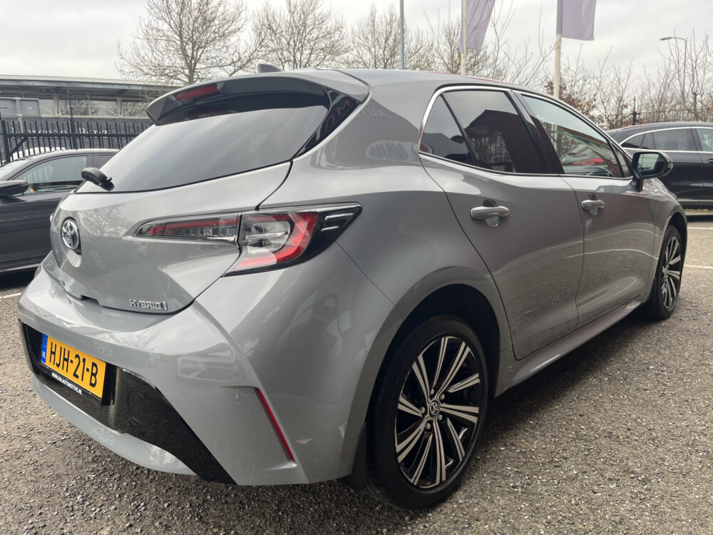 Toyota Corolla 1.8 Hybrid Dynamic // FULL LED // HALF LEDER // ADAPT. CRUISE // KEYLESS // CAMERA // STOELVERWARMING // CARPLAY // 6