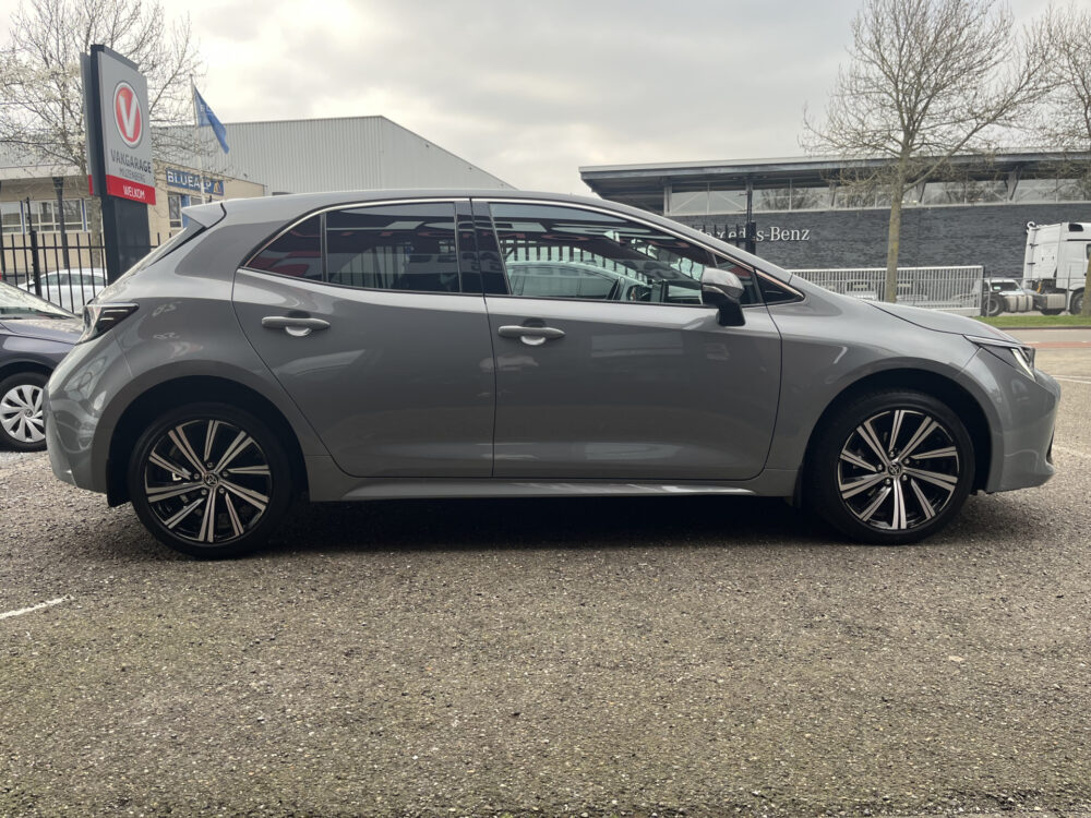 Toyota Corolla 1.8 Hybrid Dynamic // FULL LED // HALF LEDER // ADAPT. CRUISE // KEYLESS // CAMERA // STOELVERWARMING // CARPLAY // 7