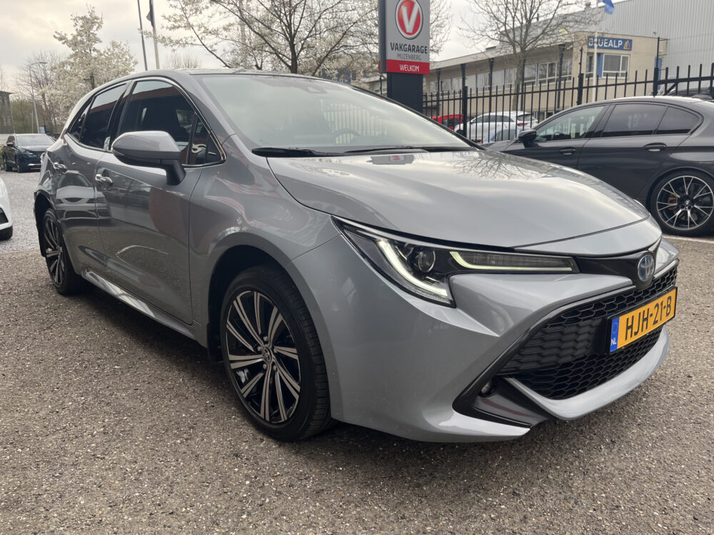Toyota Corolla 1.8 Hybrid Dynamic // FULL LED // HALF LEDER // ADAPT. CRUISE // KEYLESS // CAMERA // STOELVERWARMING // CARPLAY // 8