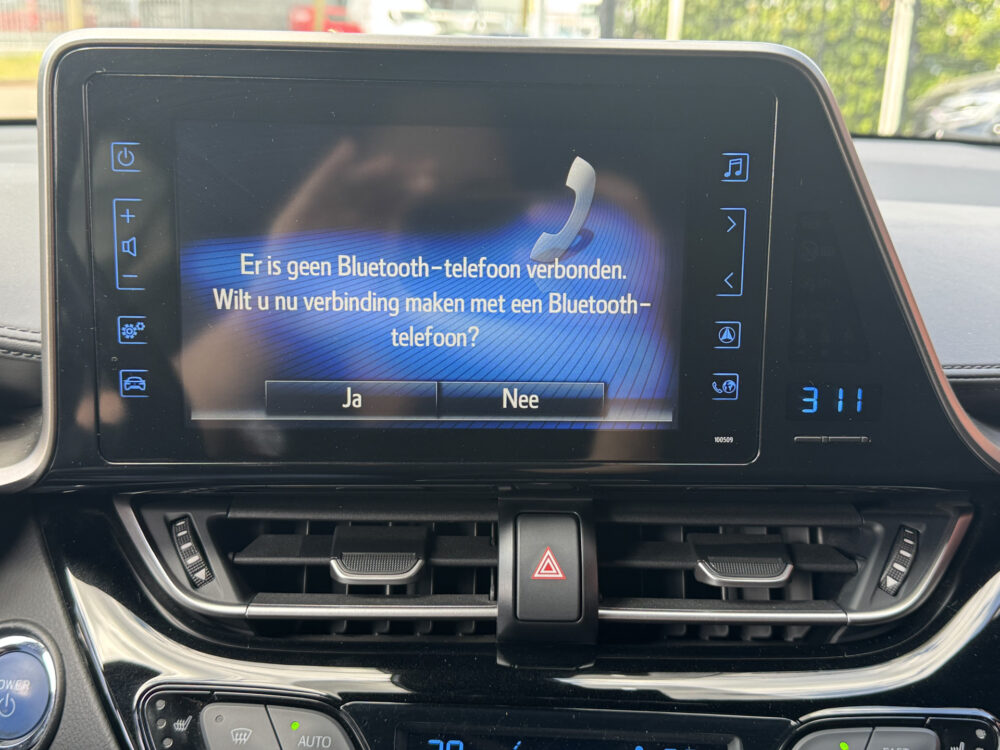 Toyota C-HR 1.8 Hybrid Executive // NAVI // CAMERA // CLIMA // ADAP. CRUISE // DODEHOEK // DAB // PDC // 15