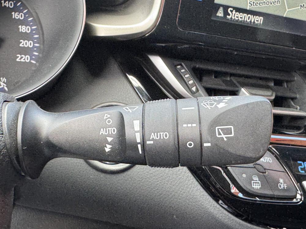 Toyota C-HR 1.8 Hybrid Executive // NAVI // CAMERA // CLIMA // ADAP. CRUISE // DODEHOEK // DAB // PDC // 22