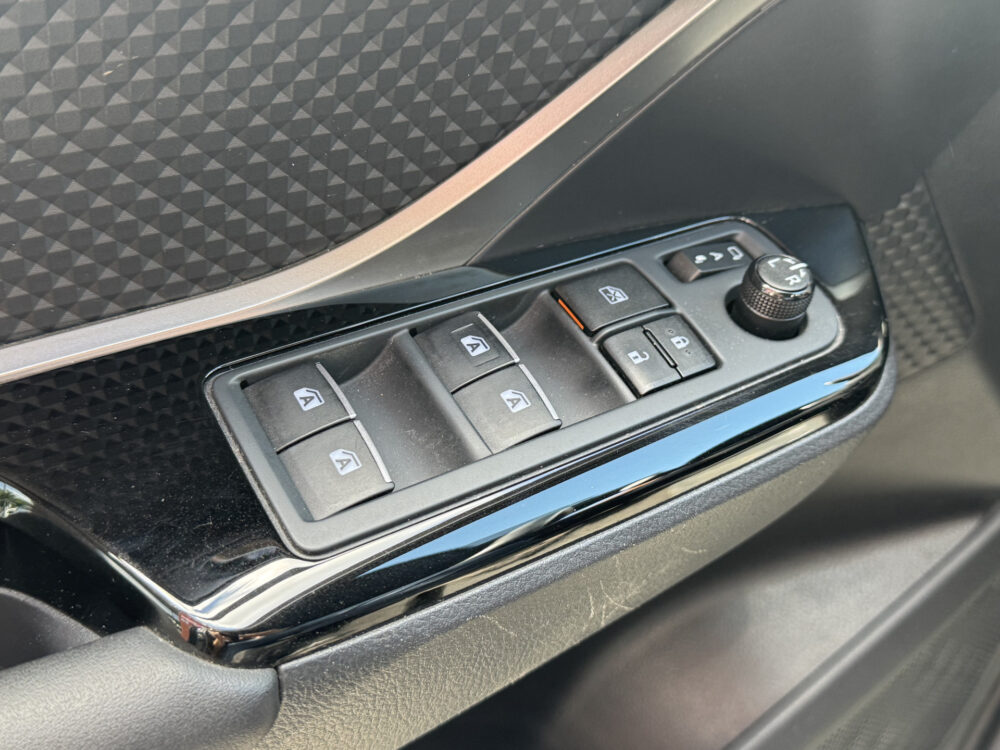 Toyota C-HR 1.8 Hybrid Executive // NAVI // CAMERA // CLIMA // ADAP. CRUISE // DODEHOEK // DAB // PDC // 25