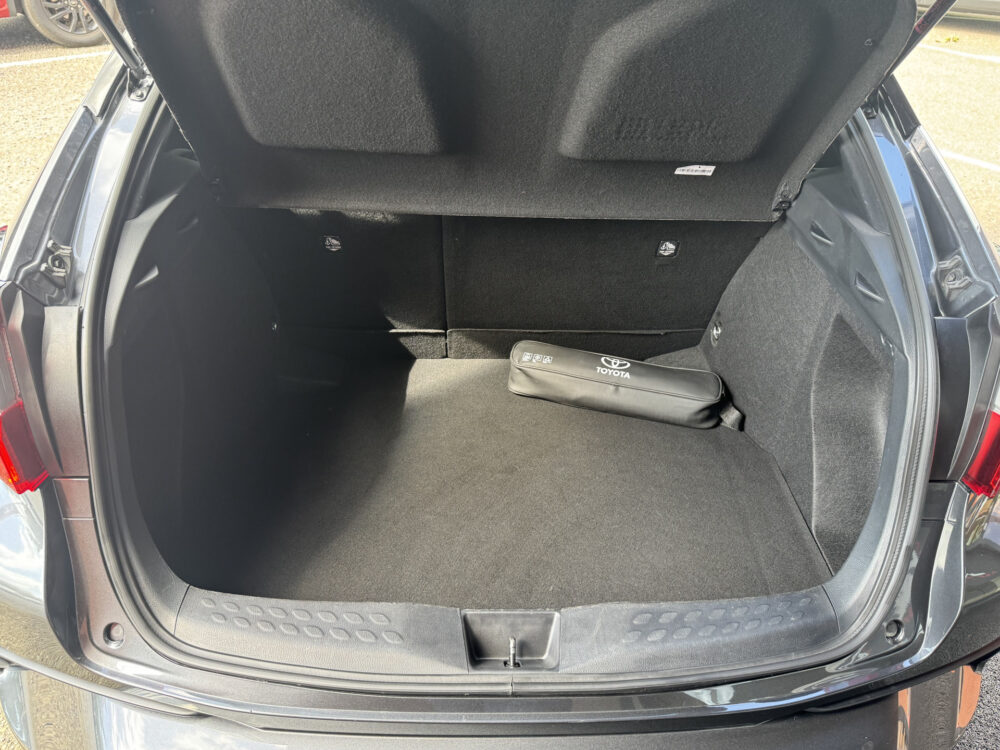 Toyota C-HR 1.8 Hybrid Executive // NAVI // CAMERA // CLIMA // ADAP. CRUISE // DODEHOEK // DAB // PDC // 30