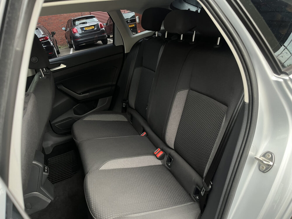 Volkswagen Taigo 1.0 TSI Style 110PK! // LED // CRUISE // NAVI+CARPLAY // STOELVERWARMING // 14