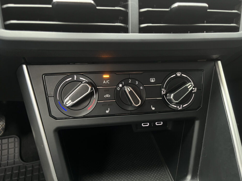 Volkswagen Taigo 1.0 TSI Style 110PK! // LED // CRUISE // NAVI+CARPLAY // STOELVERWARMING // 22