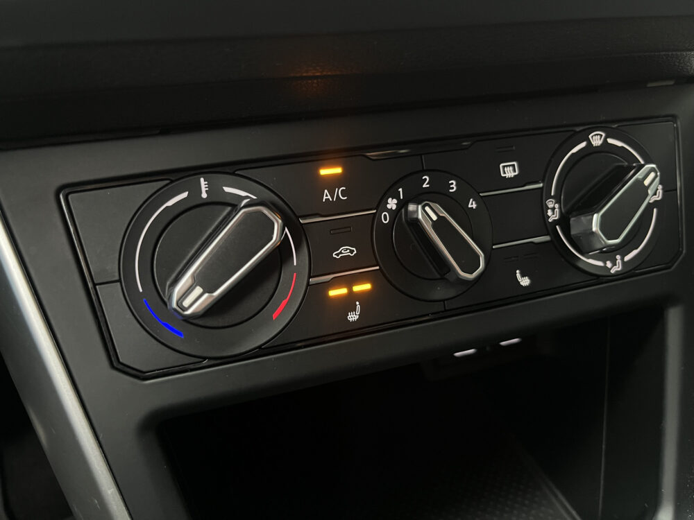 Volkswagen Taigo 1.0 TSI Style 110PK! // LED // CRUISE // NAVI+CARPLAY // STOELVERWARMING // 23