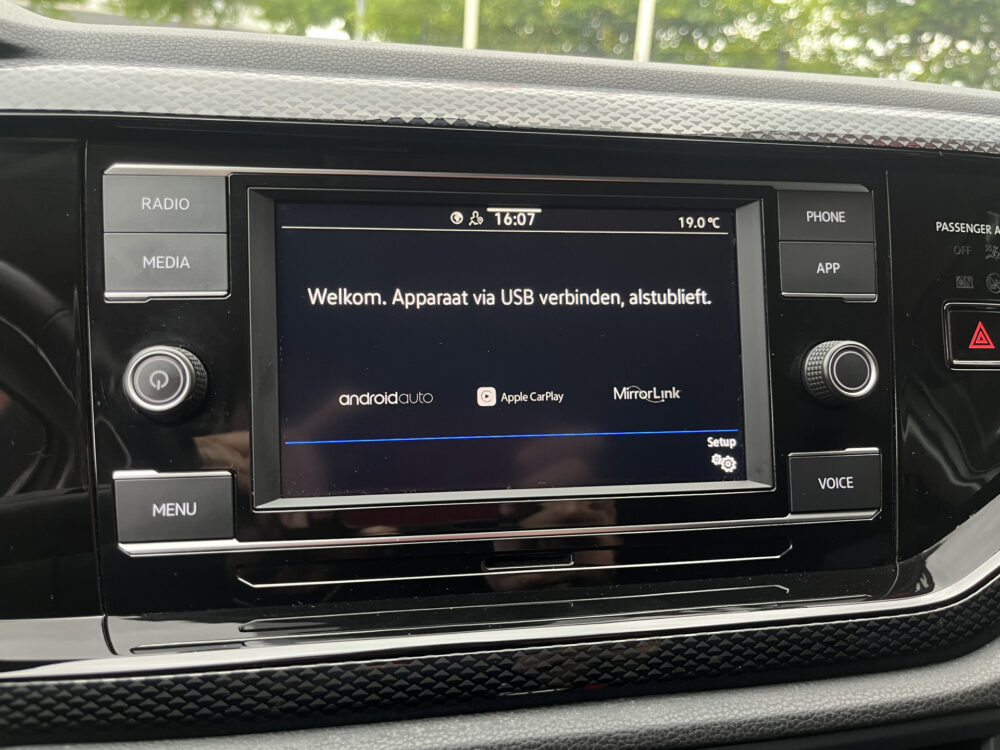 Volkswagen Taigo 1.0 TSI Style 110PK! // LED // CRUISE // NAVI+CARPLAY // STOELVERWARMING // 26