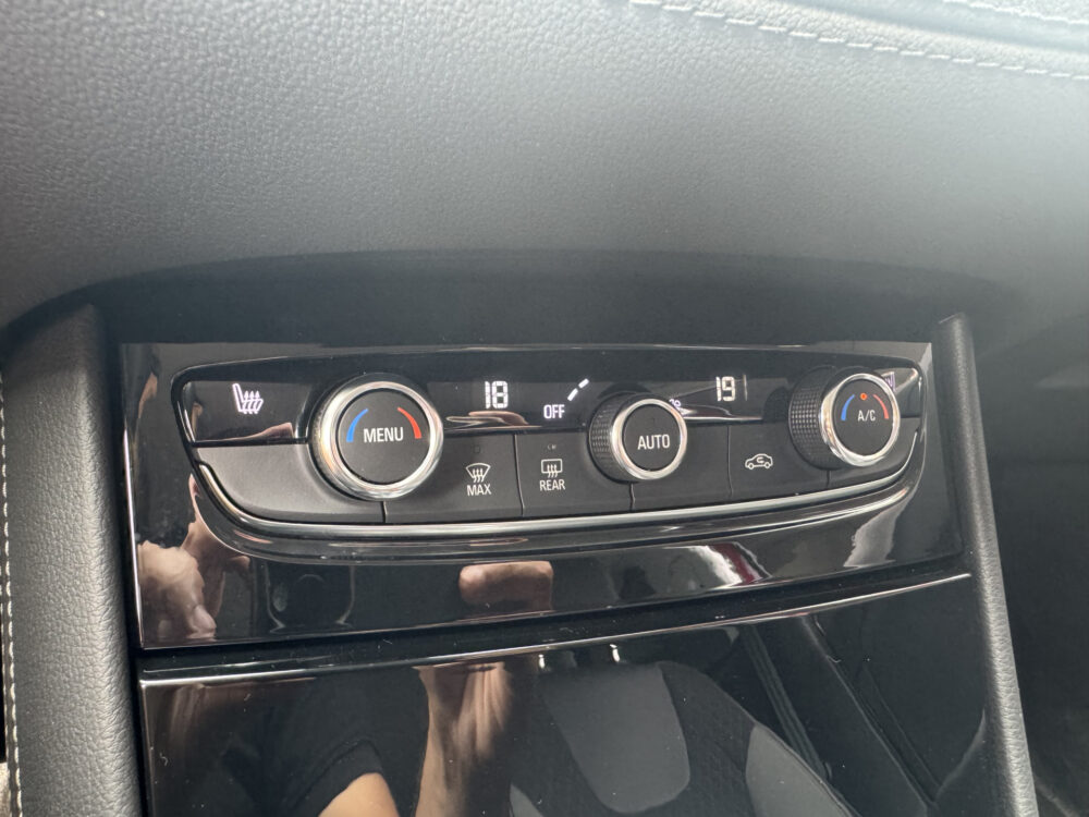 Opel Grandland X 1.6 Turbo Hybrid Business Elegance // FULL LED // KEYLESS // NAVI+CARPLAY // CAMERA+SENSOREN // ELEK. ACHTERKLEP // STOELVERWARM 22