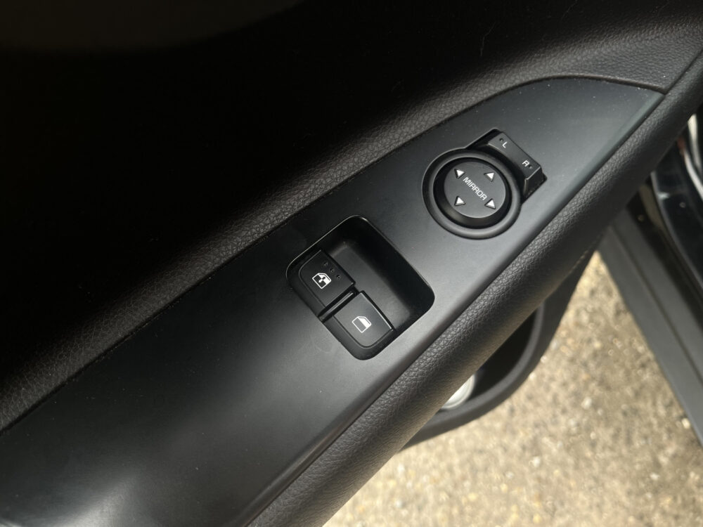 Kia Stonic 1.0 T-GDi DynamicLine // NAVI // CAMERA // CRUISE CONTROL // 15