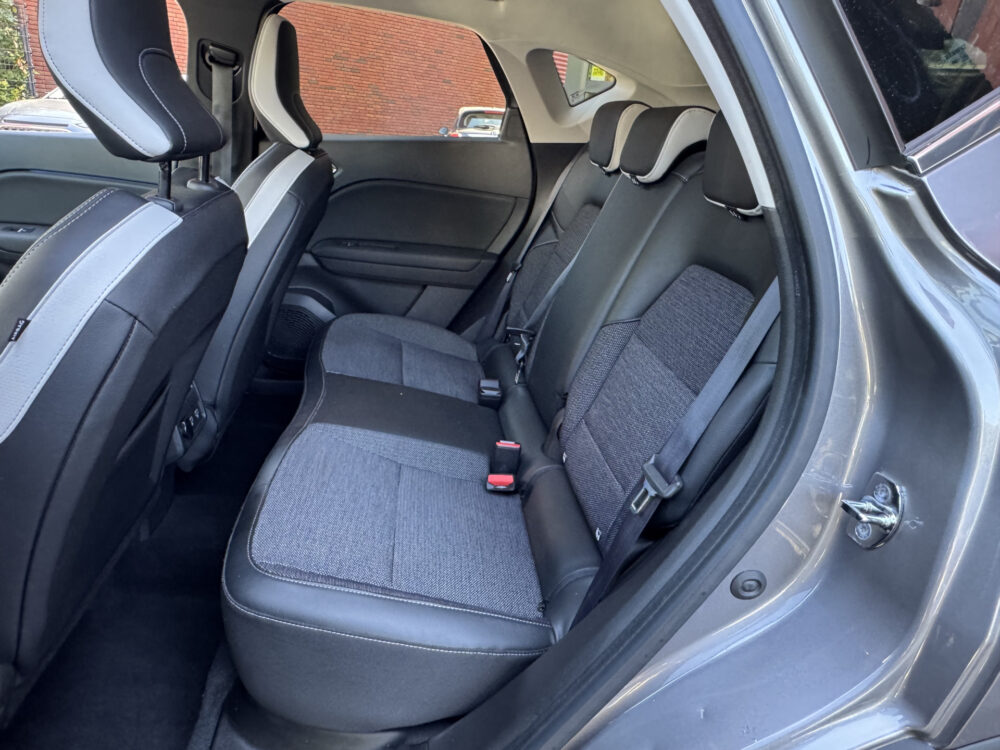 Renault Captur 1.6 E-Tech Plug-in Hybrid 160 Business // NAVI // CAMERA // CLIMA // CRUISE // LED 10
