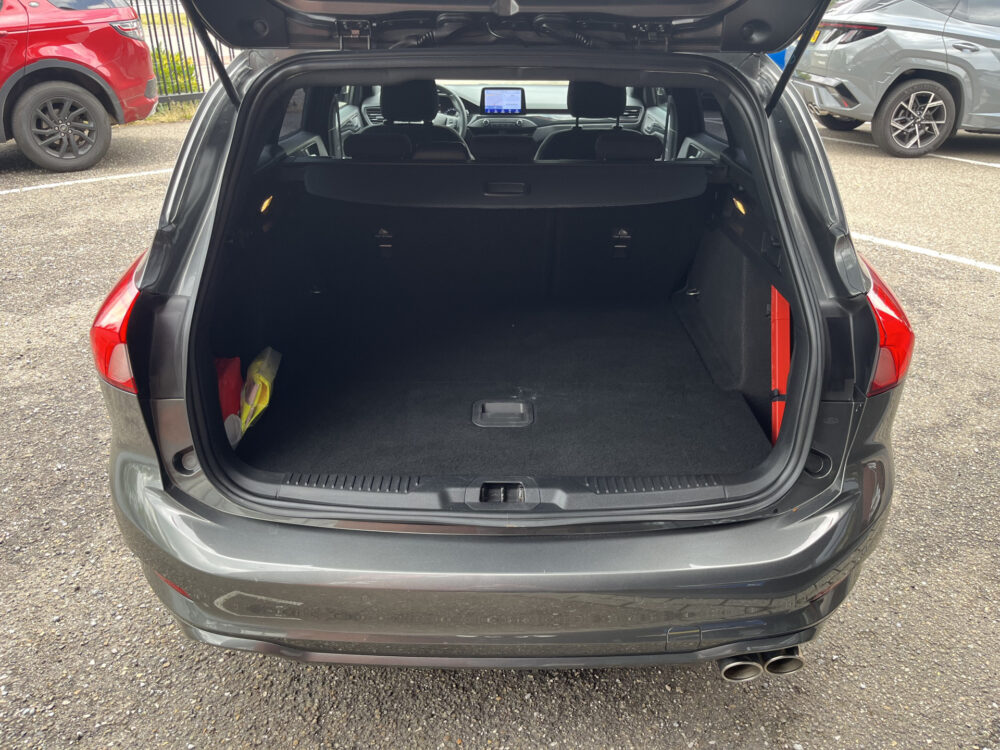 Ford FOCUS Wagon 1.0 EcoBoost ST Line // NAVI // PDC // CRUISE // LED // BLUETOOTH // AIRCO 12