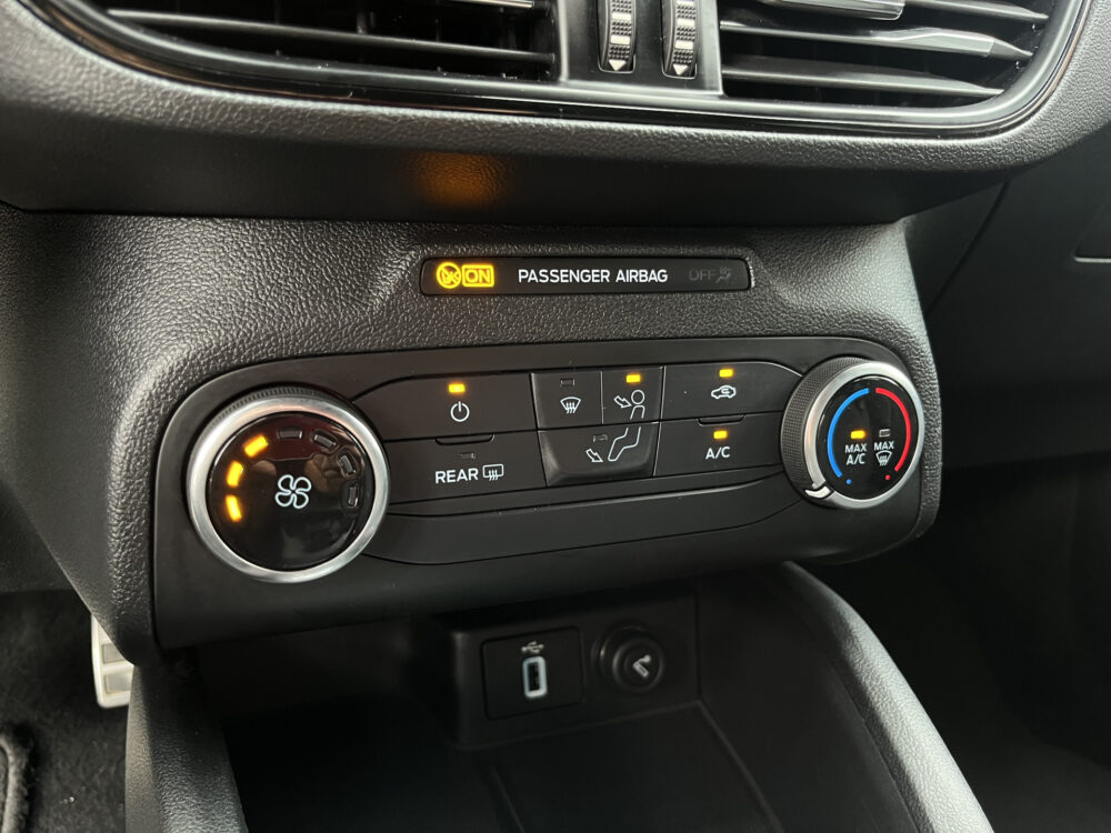Ford FOCUS Wagon 1.0 EcoBoost ST Line // NAVI // PDC // CRUISE // LED // BLUETOOTH // AIRCO 22