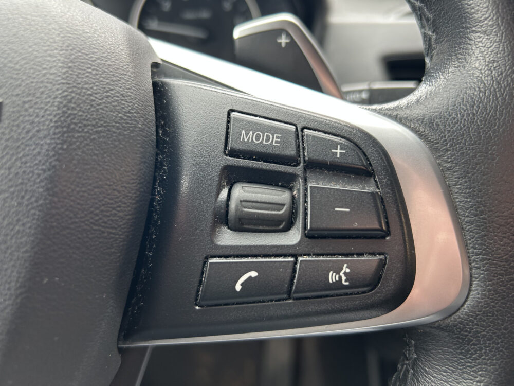 BMW X1 xDrive20i High Executive // HUD // FULL LED // LEDER // CAMERA // NAVI // PDC 10