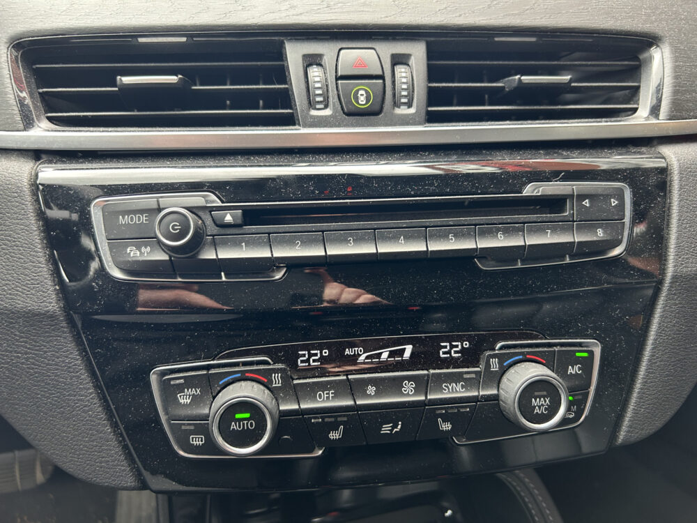 BMW X1 xDrive20i High Executive // HUD // FULL LED // LEDER // CAMERA // NAVI // PDC 16