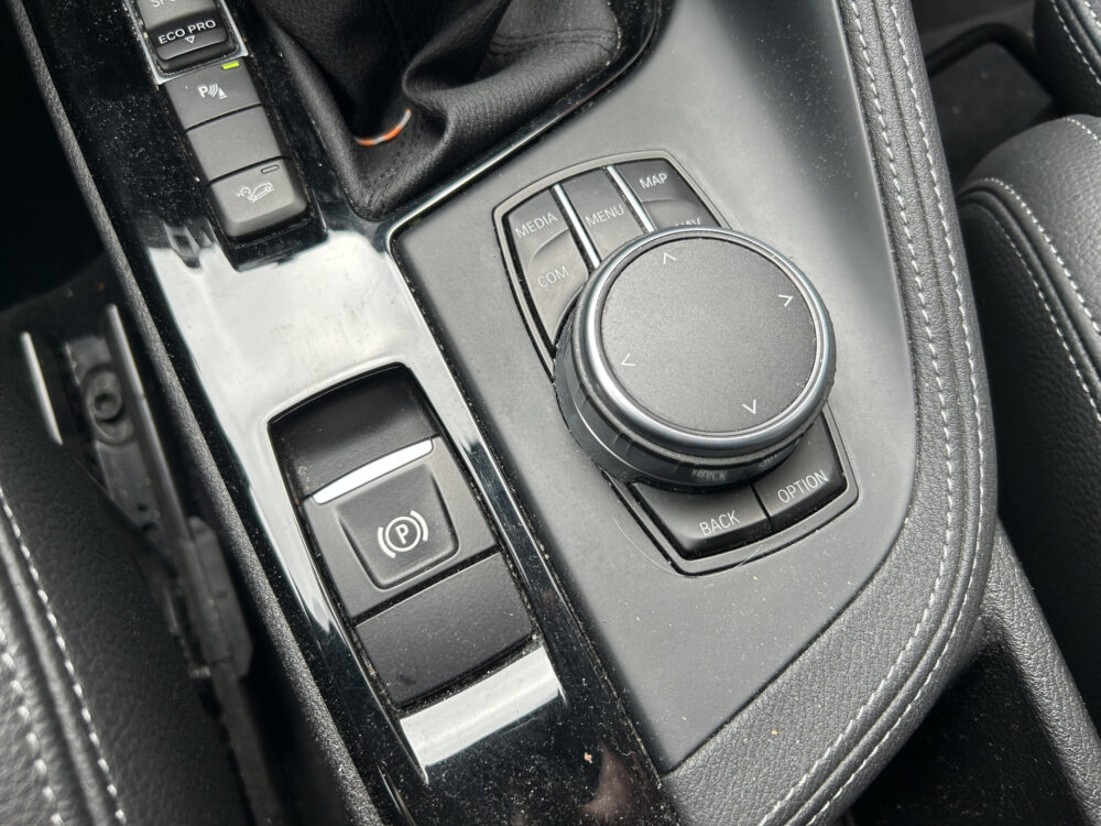 BMW X1 xDrive20i High Executive // HUD // FULL LED // LEDER // CAMERA // NAVI // PDC 18