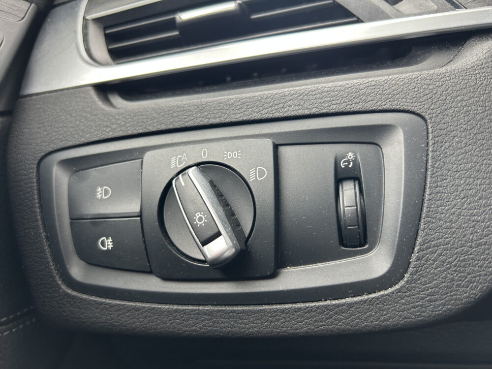 BMW X1 xDrive20i High Executive // HUD // FULL LED // LEDER // CAMERA // NAVI // PDC 20