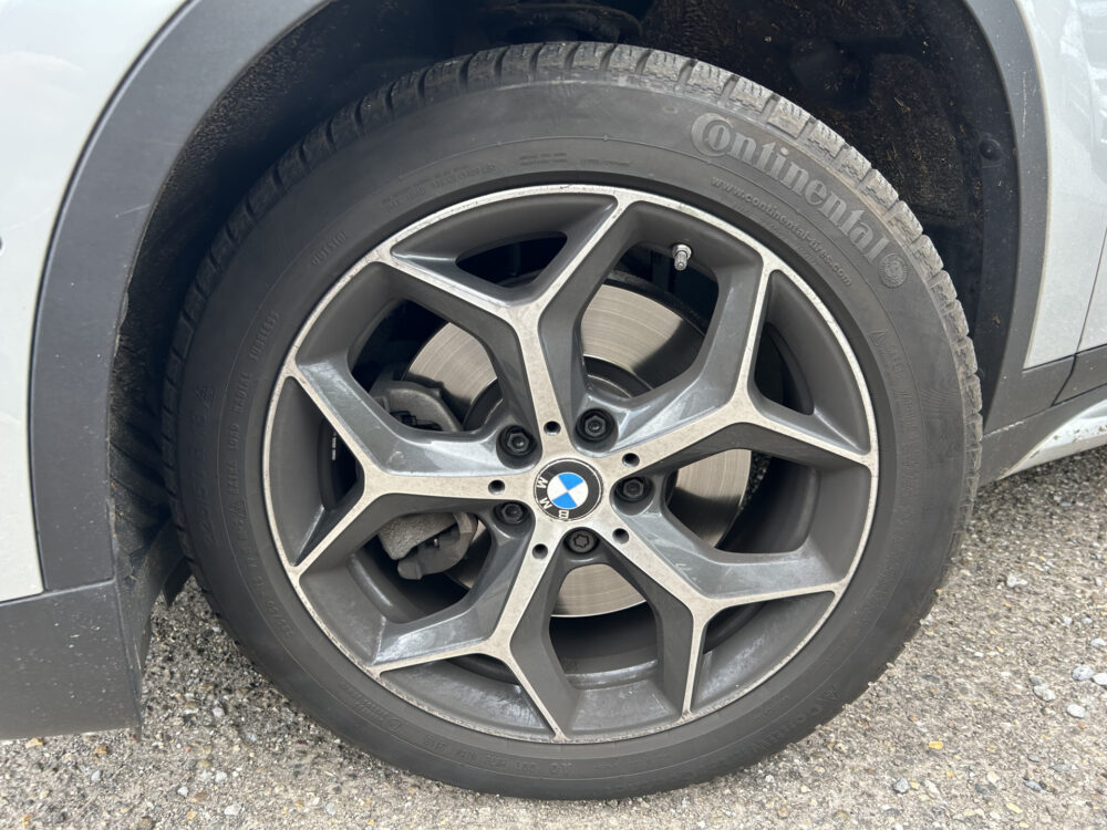 BMW X1 xDrive20i High Executive // HUD // FULL LED // LEDER // CAMERA // NAVI // PDC 24