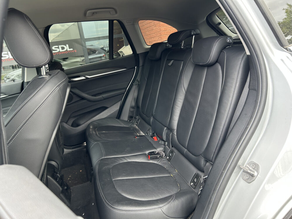 BMW X1 xDrive20i High Executive // HUD // FULL LED // LEDER // CAMERA // NAVI // PDC 25