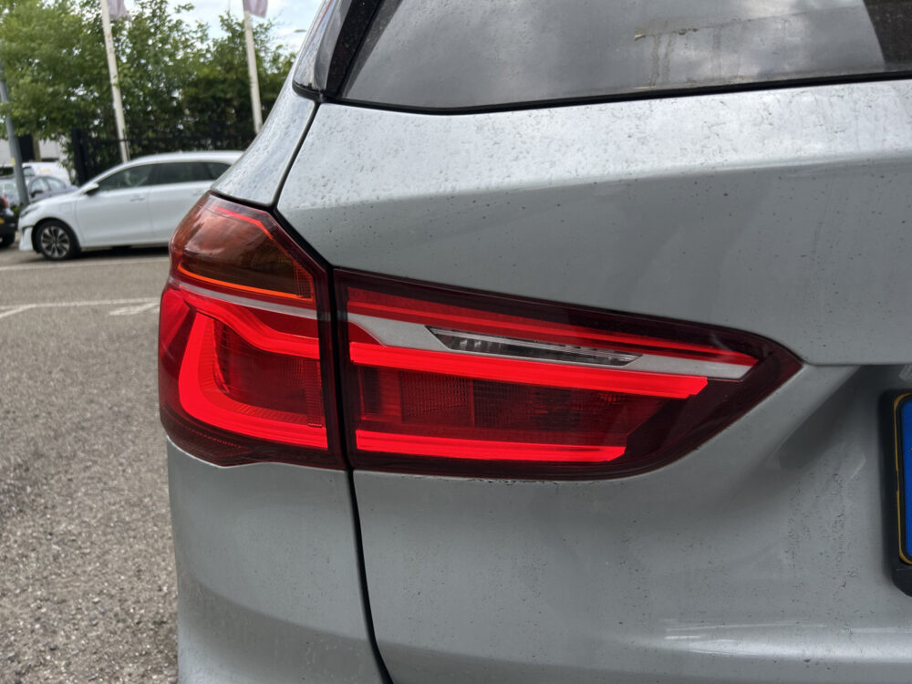 BMW X1 xDrive20i High Executive // HUD // FULL LED // LEDER // CAMERA // NAVI // PDC 28