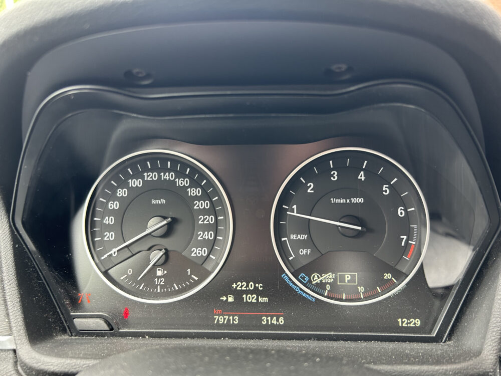 BMW X1 xDrive20i High Executive // HUD // FULL LED // LEDER // CAMERA // NAVI // PDC 30