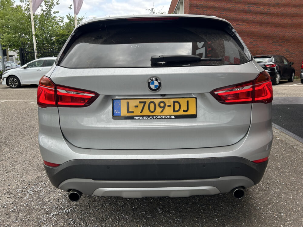 BMW X1 xDrive20i High Executive // HUD // FULL LED // LEDER // CAMERA // NAVI // PDC 5