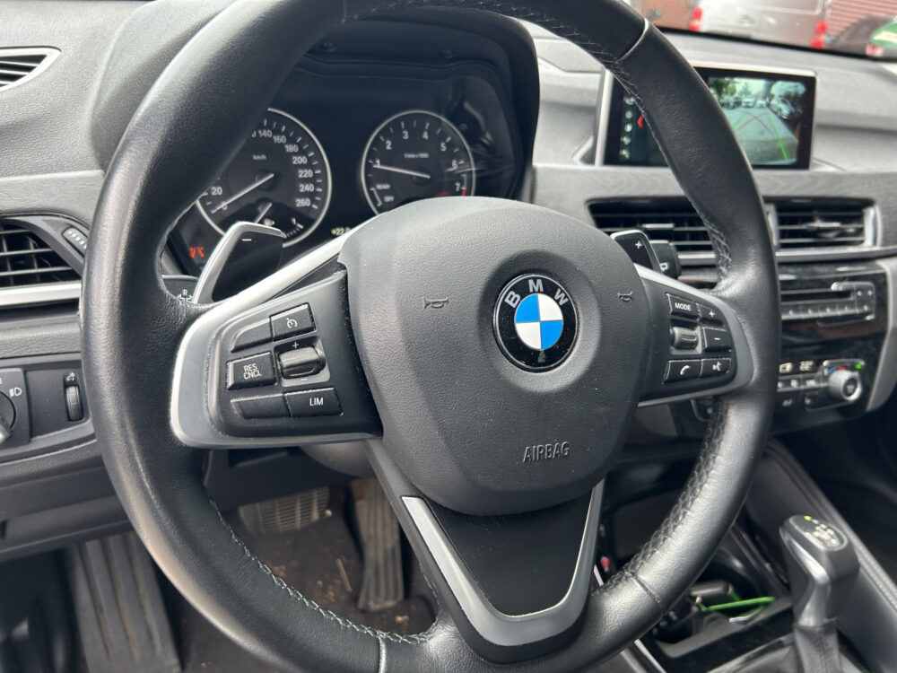 BMW X1 xDrive20i High Executive // HUD // FULL LED // LEDER // CAMERA // NAVI // PDC 6