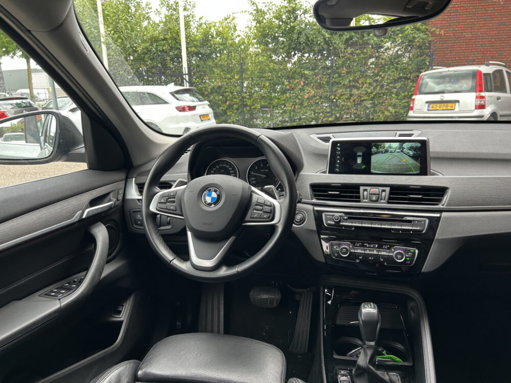 BMW X1 xDrive20i High Executive // HUD // FULL LED // LEDER // CAMERA // NAVI // PDC 7