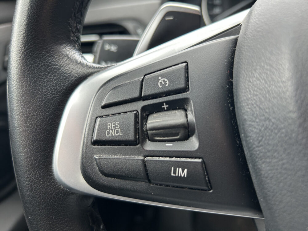 BMW X1 xDrive20i High Executive // HUD // FULL LED // LEDER // CAMERA // NAVI // PDC 9