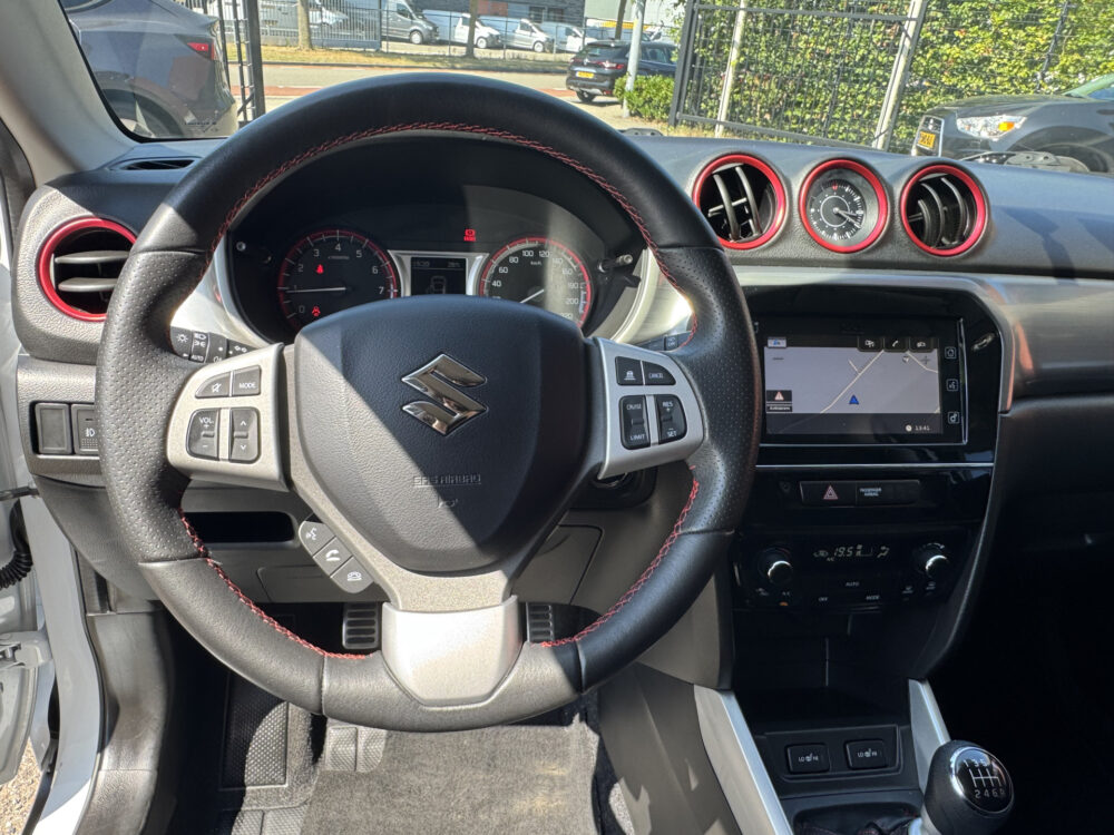 Suzuki Vitara 1.4 S // CARPLAY & ANDROID AUTO // SENSOREN VOOR + ACHTER // ADAPTIVE CRUISE // CLIMA 10
