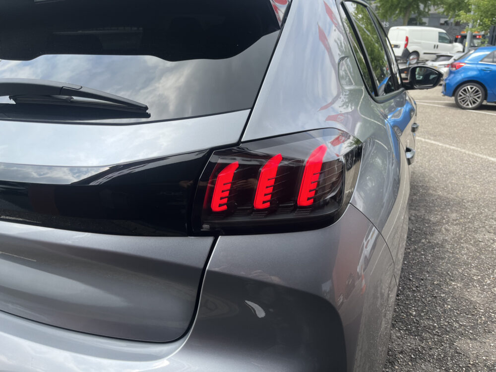 Peugeot 208 1.2 PureTech Allure // HALF LEDER // NAVI+CARPLAY // CAMERA+SENSOREN // CLIMA // CRUISE // 11