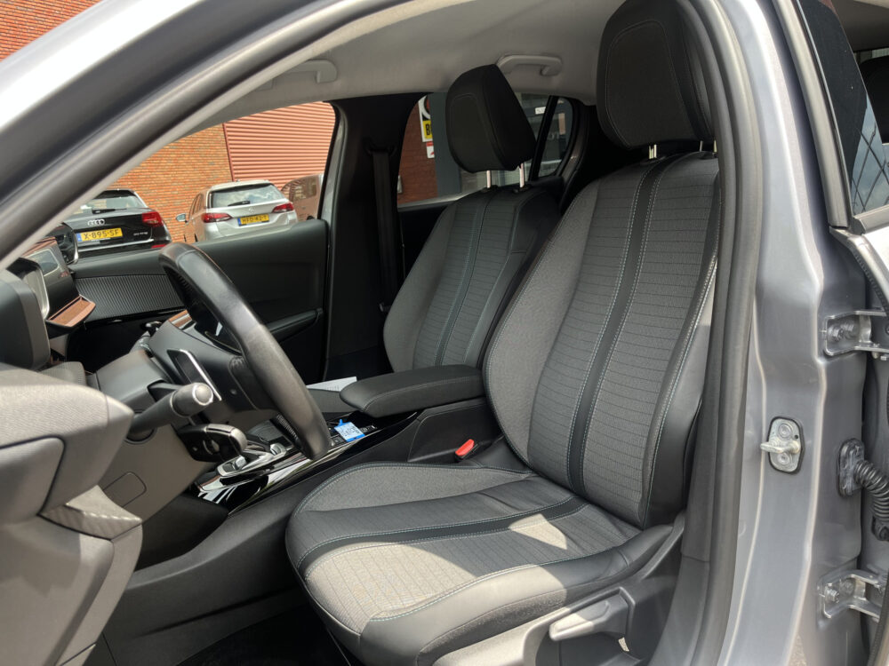 Peugeot 208 1.2 PureTech Allure // HALF LEDER // NAVI+CARPLAY // CAMERA+SENSOREN // CLIMA // CRUISE // 13