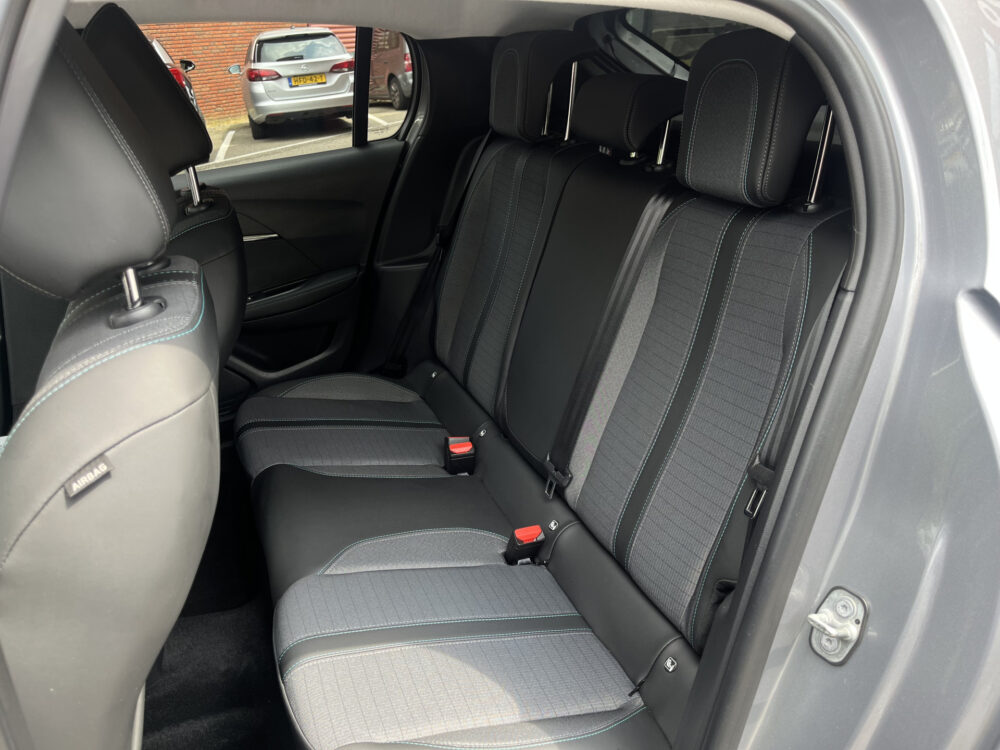 Peugeot 208 1.2 PureTech Allure // HALF LEDER // NAVI+CARPLAY // CAMERA+SENSOREN // CLIMA // CRUISE // 14