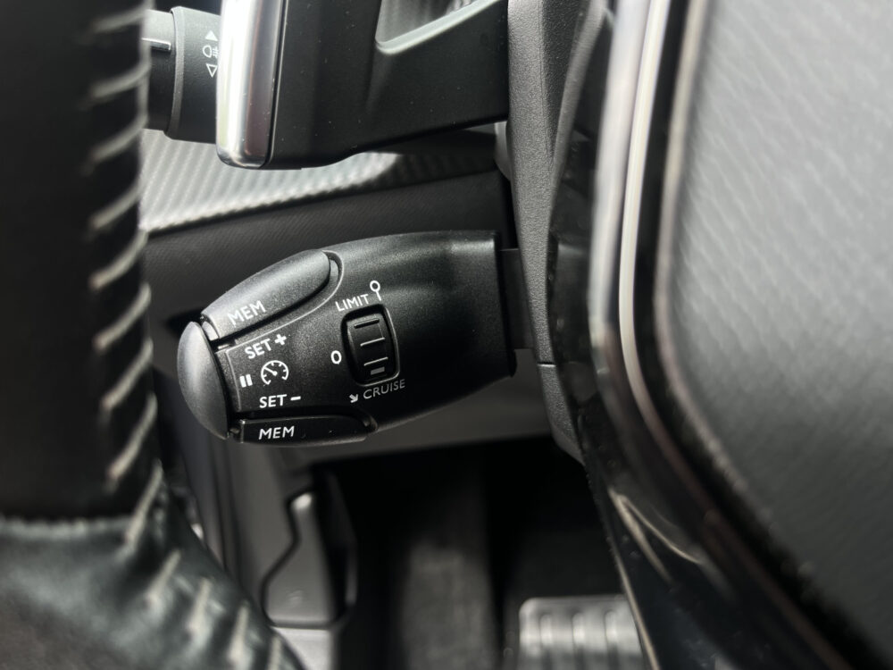 Peugeot 208 1.2 PureTech Allure // HALF LEDER // NAVI+CARPLAY // CAMERA+SENSOREN // CLIMA // CRUISE // 20