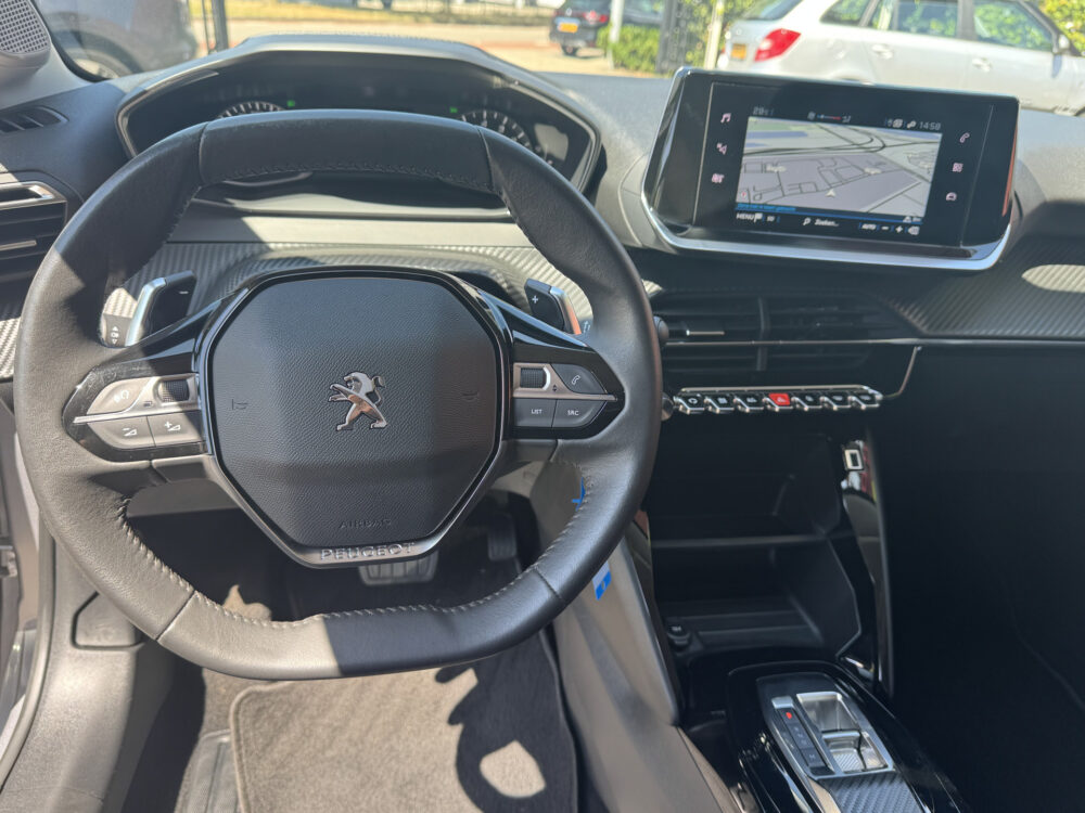 Peugeot 208 1.2 PureTech Allure // CRUISE // NAVI // PDC // APPLE CARPLAY - ANDROID AUTO // DAB RADIO // LED // 11