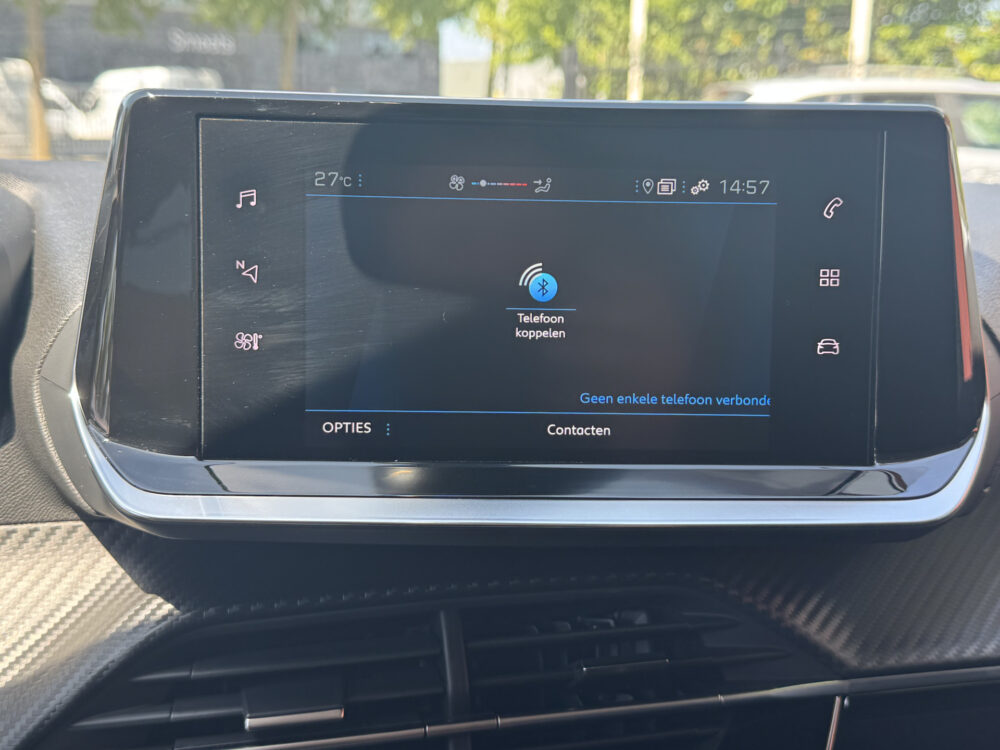 Peugeot 208 1.2 PureTech Allure // CRUISE // NAVI // PDC // APPLE CARPLAY - ANDROID AUTO // DAB RADIO // LED // 18