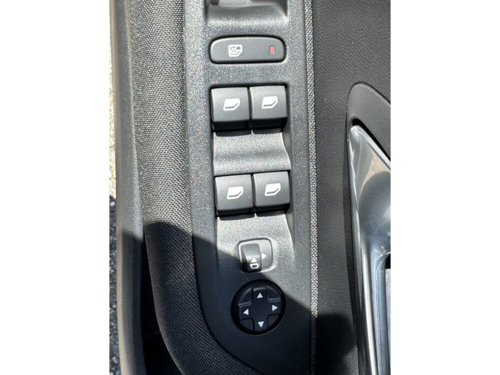 Peugeot 208 1.2 PureTech Allure // CRUISE // NAVI // PDC // APPLE CARPLAY - ANDROID AUTO // DAB RADIO // LED // 27