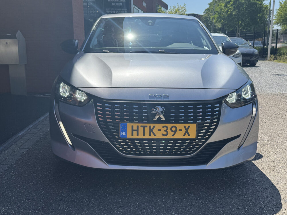Peugeot 208 1.2 PureTech Allure // CRUISE // NAVI // PDC // APPLE CARPLAY - ANDROID AUTO // DAB RADIO // LED // 5