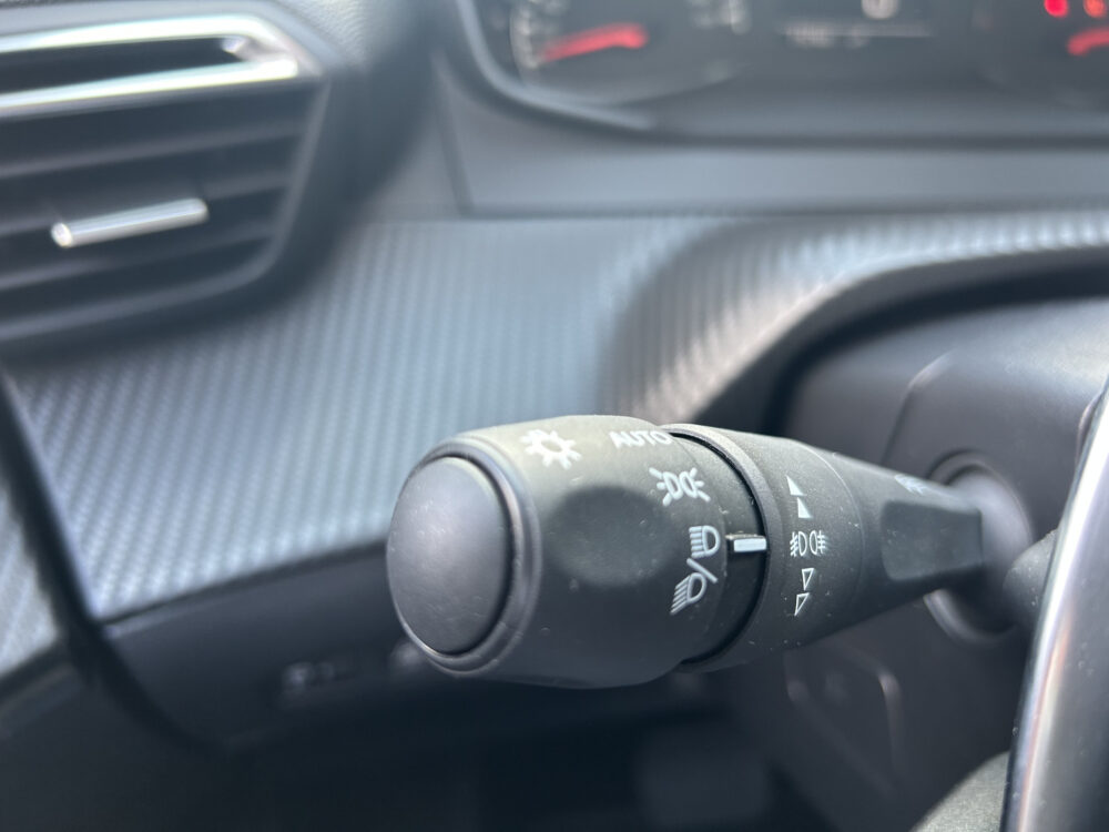 Peugeot 2008 1.2 PureTech Allure // LED // CAMERA+SENSOREN // NAVI+ CARPLAY // CLIMA // 11
