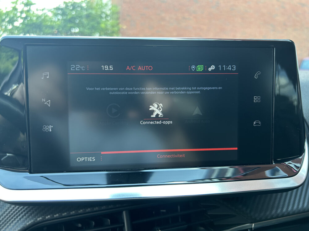 Peugeot 2008 1.2 PureTech Allure // LED // CAMERA+SENSOREN // NAVI+ CARPLAY // CLIMA // 17