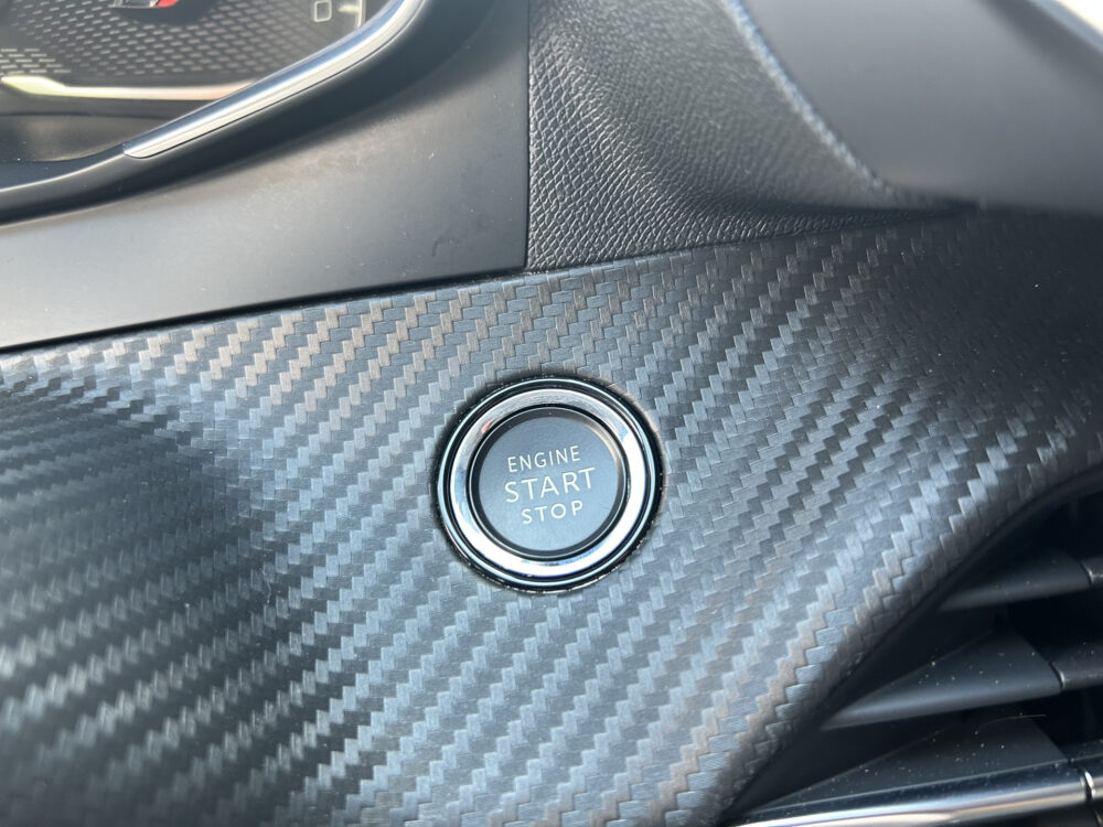 Peugeot 2008 1.2 PureTech Allure // LED // CAMERA+SENSOREN // NAVI+ CARPLAY // CLIMA // 21