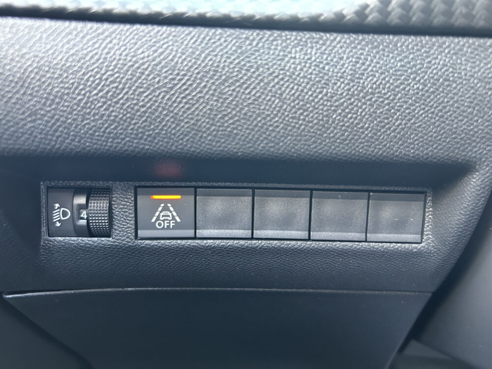 Peugeot 2008 1.2 PureTech Allure // LED // CAMERA+SENSOREN // NAVI+ CARPLAY // CLIMA // 23