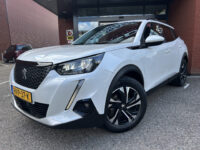 Peugeot 2008 1.2 PureTech Allure // LED // CAMERA+SENSOREN // NAVI+ CARPLAY // CLIMA // 34
